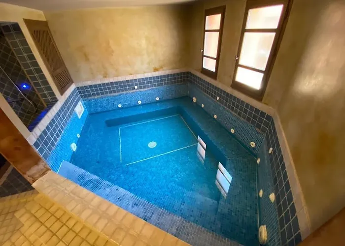 Emeraude, 9 Couple Only Au Village Naturiste Riad Agde